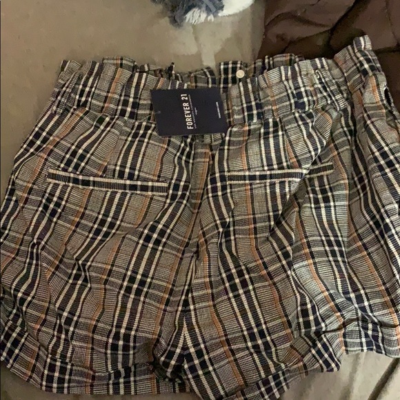 Brand new! Forever 21 plaid shorts - Picture 3 of 3